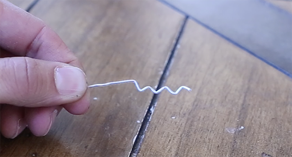 Ridges in the paper clip.&nbsp;